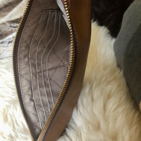 MICHAEL KORS jet set wristlet - Picture 5 of 7